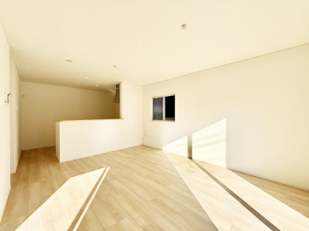 ���r���O�@���Ƒ��̓��₩�Șb�����ŕ�܂�閾�邢���r���O