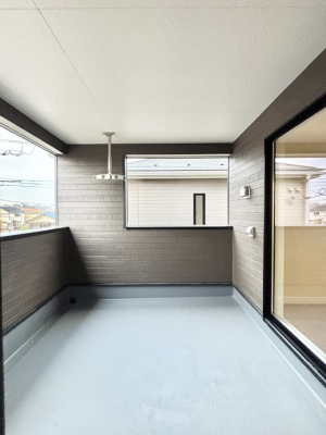 �o���R�j�[�@�C���i�[�o���R�j�[�Ȃ̂ŉJ�ł����󕨂����������o���āA���ʂ�������̂Ŋ������ǂ��A�������X�y�[�X�Ƃ��ďd�󂵂܂��B 