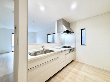 �L�b�`���@�u�₩�ȕ����ʂ蔲����L�b�`���B��������̂Ŗ��邭���C�ɂ��𗧂��܂��B