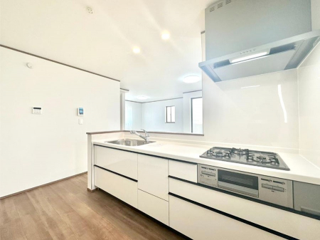 �L�b�`���@���������Ȃ���ł����Ƒ��Ƃ̉�b���y���߂�ΖʃL�b�`��