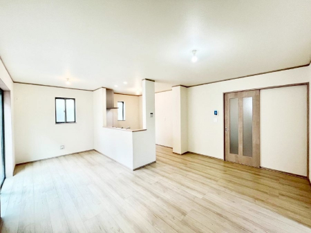 ���r���O�@���Ƒ��̓��₩�Șb�����ŕ�܂�閾�邢���r���O