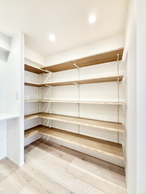 ���̑����ρ@�L�b�`���ɂ̓p���g���[�I�H�ނ̃X�g�b�N�͂������A���p�i�̎��[�Ȃǎg�����͂��낢��I