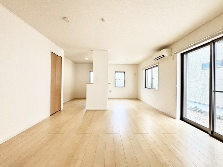 ���r���O�@���邢�z���������A�����̕��͋C�ɖ�������郊�r���O�E�_�C�j���O�B 