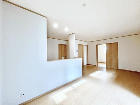 ̑ρ@Ƒ̏Ί炪RƐ܂ĂAȕ͋C̃_CjOɎdオĂ܂B