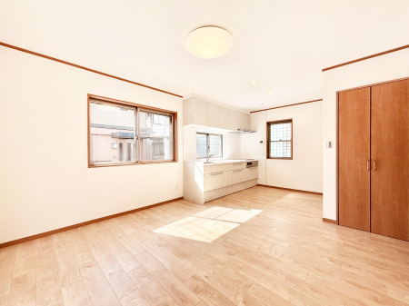 ���r���O�@�Z�ޕ��̌��������o�����A�C���e���A���l����̂��y���݂ȃ��r���O