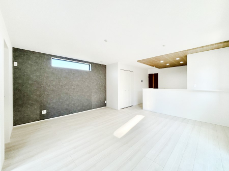 ���̑����ρ@�Ƒ��̏Ί炪���R�Ɛ��܂�Ă���A����ȕ��͋C�̃_�C�j���O�Ɏd�オ���Ă��܂��B