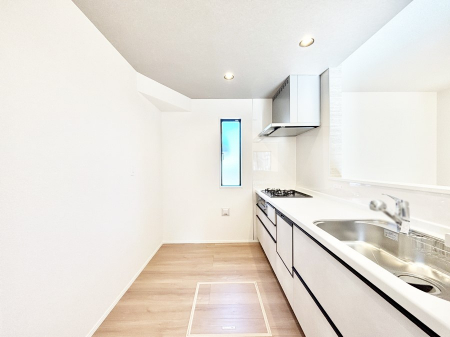 �L�b�`���@�u�₩�ȕ����ʂ蔲����L�b�`���B��������̂Ŗ��邭���C�ɂ��𗧂��܂��B