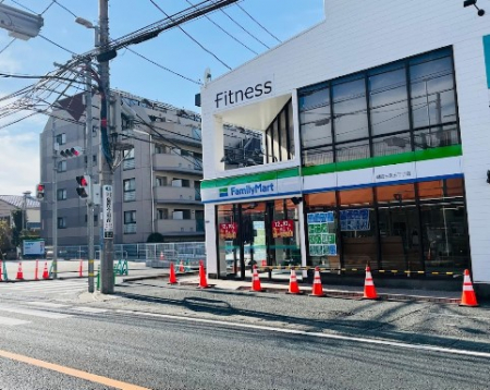 ���ӊ��@�R���r�j 600m �t�@�~���[�}�[�g �����O���ܒ��ړX