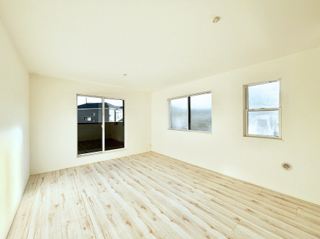 ���r���O�@���R������荞�܂�A�Ƒ��c���̏ꏊ�𖾂邭���o