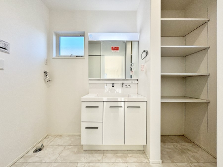 ���̑��@�L�X�Ƃ�Ƃ�̂��郉���h���[�X�y�[�X�B  