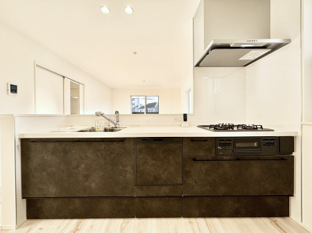 �L�b�`���@���r���O�����n����l�C�̃J�E���^�[�L�b�`���B �Ƒ��������Ȃ���Ǝ������邱�Ƃ��ł��܂��B