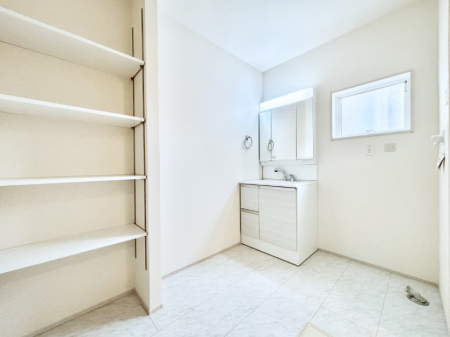 ̑@Ă̂ŎC̑ꏊłC\s܂B̐gxxCǂI