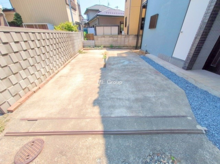 @3\I}Ȃql̒ԂɁB܂AƑ̎]ԃXy[XƂĂ劈B