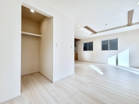 ���[�@���r���O�ɂ̓t�@�~���[�N���[�[�b�g�ƂȂ��e�ʂ̎��[�X�y�[�X������܂�