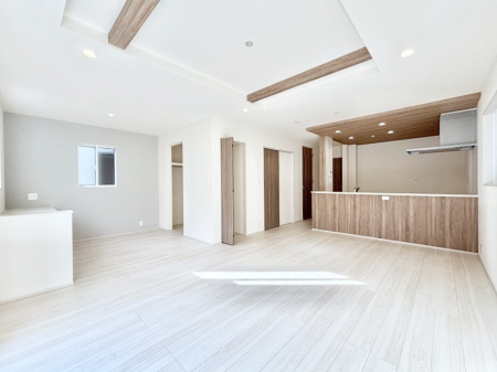 ���r���O�@�Z�ޕ��̌��������o�����A�C���e���A���l����̂��y���݂ȃ��r���O�ł��I 