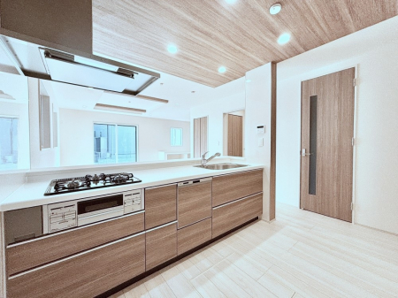 �L�b�`���@�J�E���^�[�z���ɂ��b�������Ȃ��疈���̂������������Ɗy����