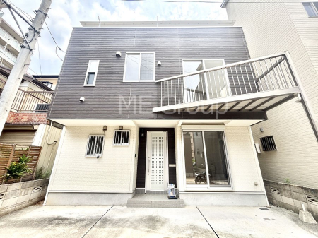 ���n�O�ώʐ^�@�������ꂽ�O�ρA�㎿�ȏZ��Ԃ��L���鎺���͉i�����S���ĉ߂�����Z���ł��B 