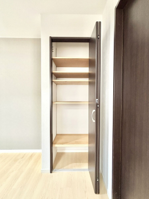 ���̑����ρ@���r���O���[�B�����Ɏ��[������ƕ����W�܂�LDK���X�b�L���Еt�������ł��ˁB  