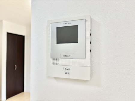 ���̑����ρ@���q�҂��m�F�ł���s�u���j�^�[�t�C���^�[�z��