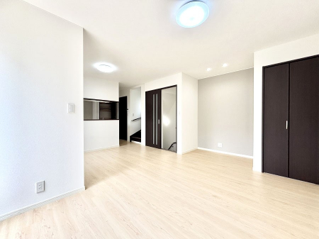 ���r���O�@�Z�ޕ��̌��������o�����A�C���e���A���l����̂��y���݂ȃ��r���O�ł��I 