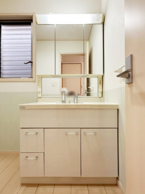 ���ʑ�E���ʏ��@�O�ʋ��̗��ɁA���ϕi��q���p�i�Ȃǂ����[�\�B���ʑ����������ƕۂ��܂��I  