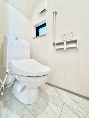 �g�C���@�g�C����1�K��2�K���ꂼ��ɔz�u����Ă��ĂƂĂ��֗��ł��B 