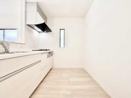 �L�b�`���@�u�₩�ȕ����ʂ蔲����L�b�`���B��������̂Ŗ��邭���C�ɂ��𗧂��܂��B  