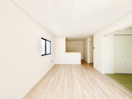 ���r���O�@���邢�z���������A�����̕��͋C�ɖ�������郊�r���O�E�_�C�j���O�B   