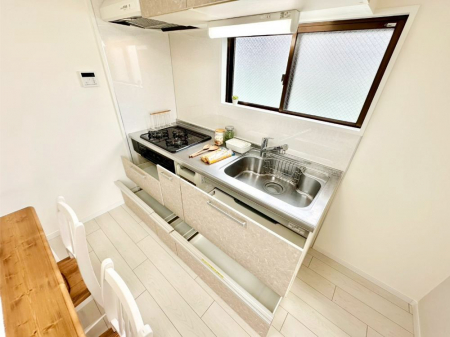 ���̑����ρ@�O�ʋ��̗��ɁA���ϕi��q���p�i�Ȃǂ����[�\�B���ʑ����������ƕۂ��܂��I