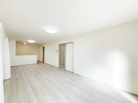 ���r���O�@���Ƒ��̓��₩�Șb�����ŕ�܂�閾�邢���r���O