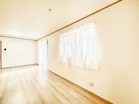 ̑ρ@Ƒ̏Ί炪RƐ܂ĂAȕ͋C̃_CjOɎdオĂ܂ 