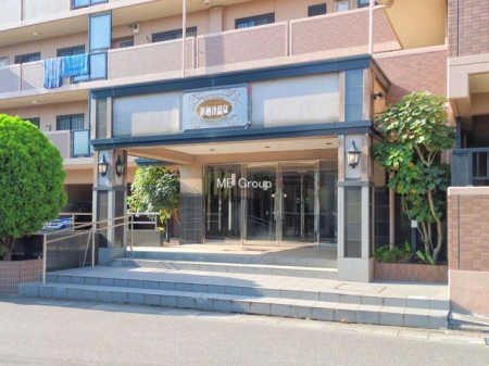 �G���g�����X�@�O�� �Y��ȃG���g�����X�́A���Z�҂�D�����}������Ă���܂�  