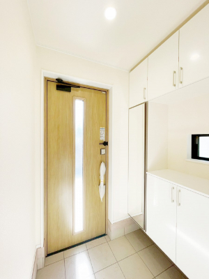 ���ց@�K���X�X���b�g�̓��������փh�A�������Ɍ���͂��Ă���܂�