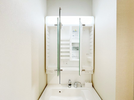 ���̑����ρ@�O�ʋ��̗��ɁA���ϕi��q���p�i�Ȃǂ����[�\�B���ʑ����������ƕۂ��܂��I