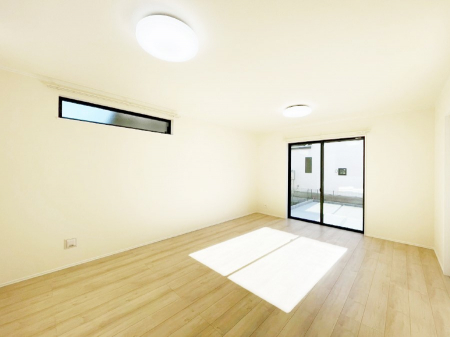 ���r���O�@�傫�ȑ����炽���Ղ�̗z���ƕ����������郊�r���O