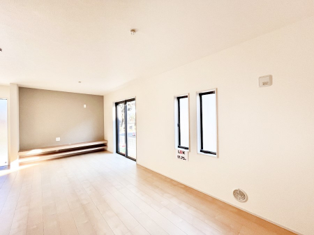 ̑ρ@Ƒ̏Ί炪RƐ܂ĂAȕ͋C̃_CjOɎdオĂ܂ 