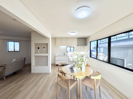 ���r���O�@�Z�ޕ��̌��������o�����A�C���e���A���l����̂��y���݂ȃ��r���O�ł��I 