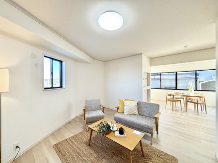 ���r���O�@���邢�z���������A�����̕��͋C�ɖ�������郊�r���O�E�_�C�j���O�B 