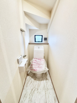 �g�C���@�g�C����1�K��2�K���ꂼ��ɔz�u����Ă��ĂƂĂ��֗��ł��B 