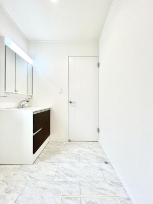 ʑEʏ@邢ʏ͖̐gxxyłႢłB