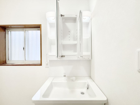 ���̑����ρ@�O�ʋ��̗��ɁA���ϕi��q���p�i�Ȃǂ����[�\�B���ʑ����������ƕۂ��܂��I