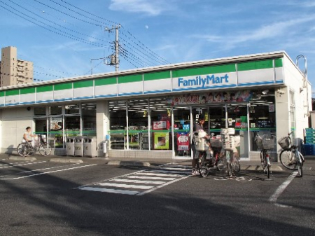 ���ӊ��@�R���r�j 600m �t�@�~���[�}�[�g �������܏��e�꒚�ړX