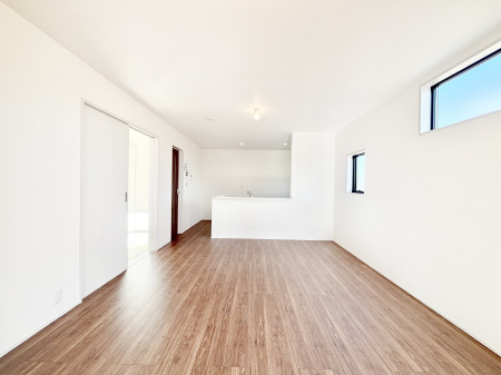 ���r���O�@���邢�z���������A�����̕��͋C�ɖ�������郊�r���O�E�_�C�j���O�B 