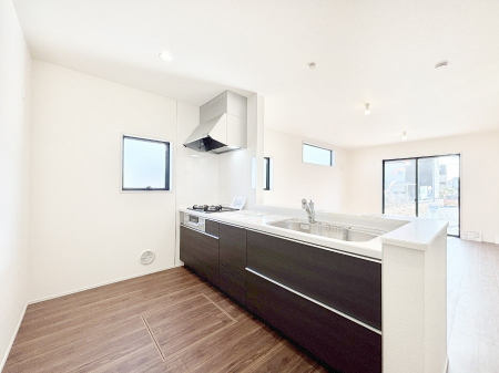 �L�b�`���@�u�₩�ȕ����ʂ蔲����L�b�`���B��������̂Ŗ��邭���C�ɂ��𗧂��܂��B