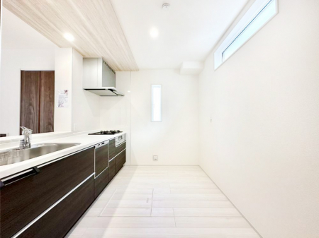 �L�b�`���@�u�₩�ȕ����ʂ蔲����L�b�`���B��������̂Ŗ��邭���C�ɂ��𗧂��܂��B