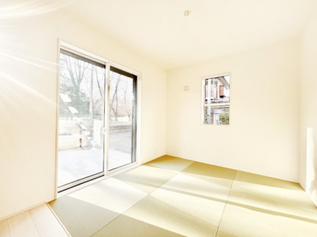 ���̑����ρ@���r���O�Ɨׂ荇���Ă���a���B�ق��ƈꑧ�ł���a�̋�Ԃ��Y�ꂸ�ɁB  