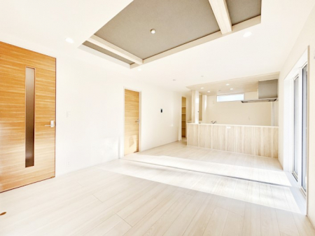 ���r���O�@���₩�ȗz���܂�ɕ�܂��A���S�n�̗ǂ����r���O�ŉƑ��c���I