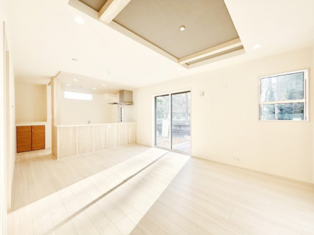 ���̑����ρ@�Ƒ��̏Ί炪���R�Ɛ��܂�Ă���A����ȕ��͋C�̃_�C�j���O�Ɏd�オ���Ă��܂��B