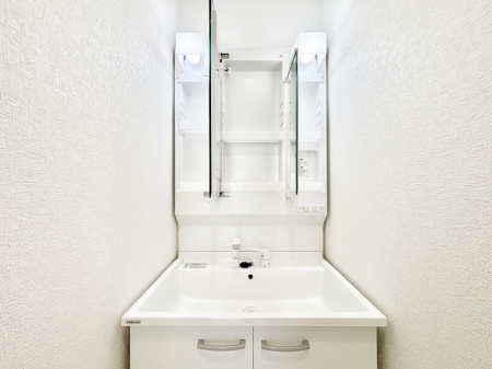 ���̑����ρ@�O�ʋ��̗��ɁA���ϕi��q���p�i�Ȃǂ����[�\�B���ʑ����������ƕۂ��܂��I