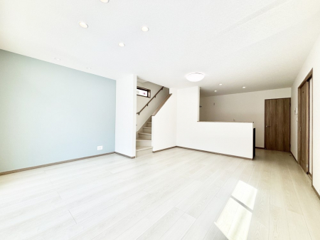 ���r���O�@���Ƒ��̓��₩�Șb�����ŕ�܂�閾�邢���r���O